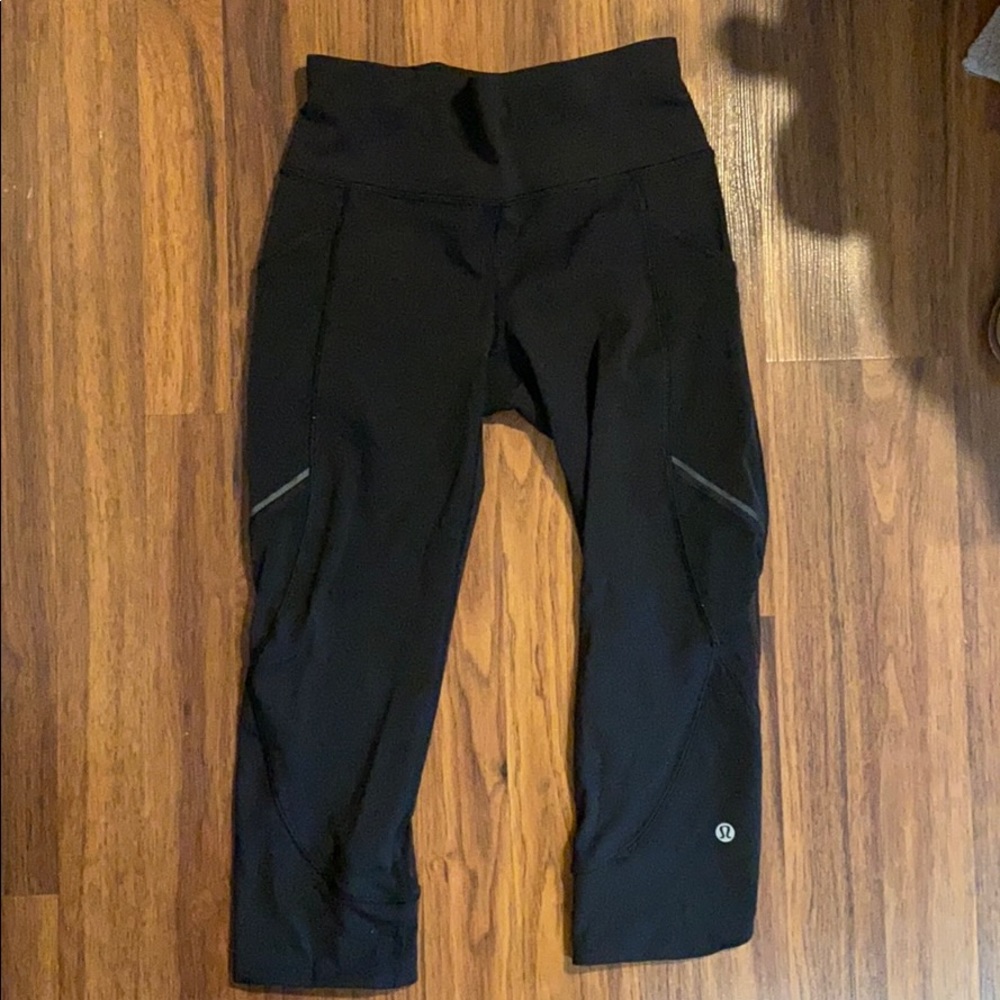 EUC Women’s Lululemon cropped legging Size 4
